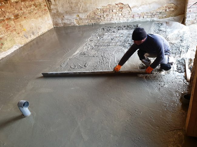 Création d'une dalle béton, coulage du béton - 03