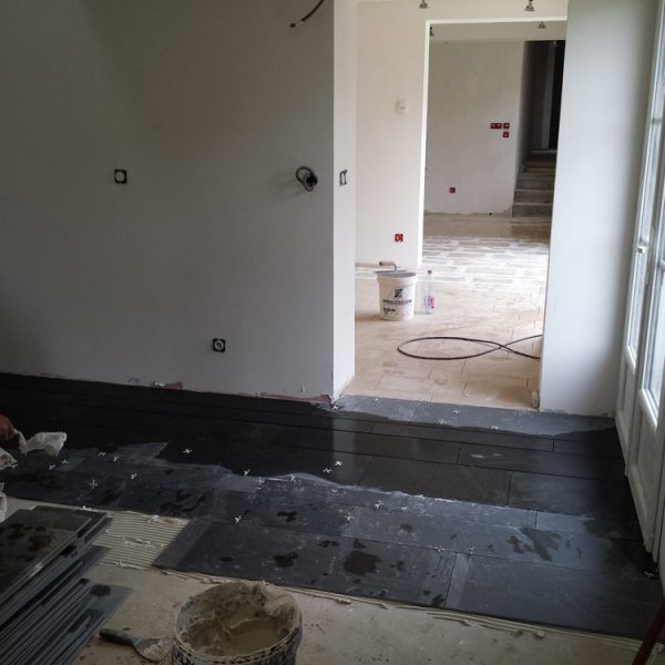 6 - Réalisation du carrelage , parquet , enduit et peinture de la maison
