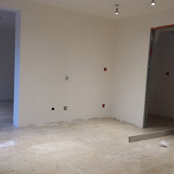 6 - Réalisation du carrelage , parquet , enduit et peinture de la maison