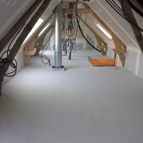 6 - Réalisation du carrelage , parquet , enduit et peinture de la maison