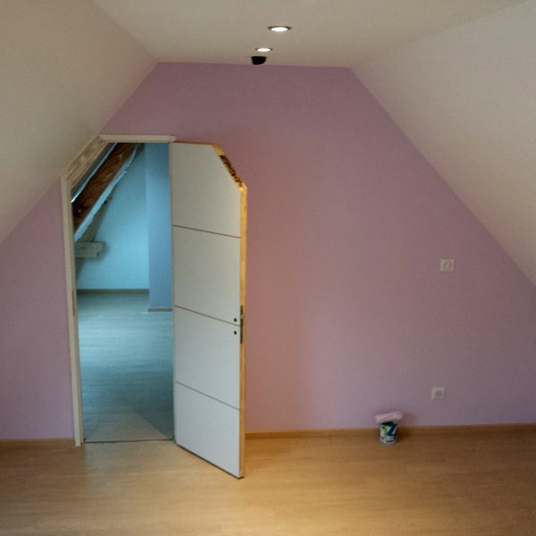 6 - Réalisation du carrelage , parquet , enduit et peinture de la maison