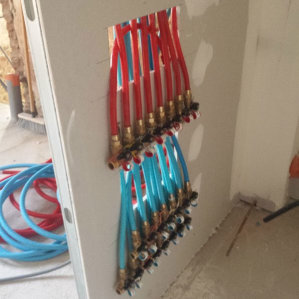 5 - Mise en place d'un ferraillage suspendu en plafond et d'un doublage type OPTIMA sur les murs, passage des réseaux eau et électricité
