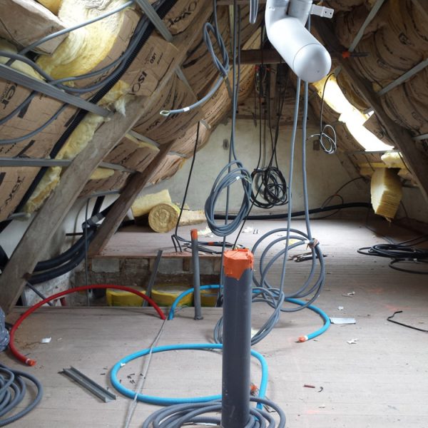 5 - Mise en place d'un ferraillage suspendu en plafond et d'un doublage type OPTIMA sur les murs, passage des réseaux eau et électricité