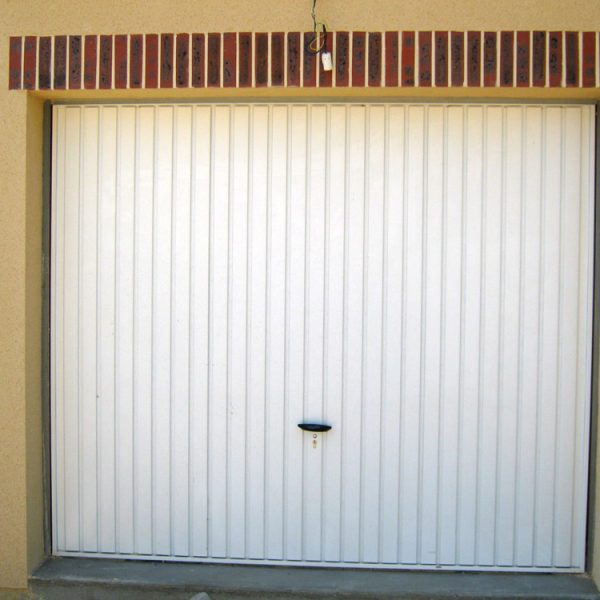 Pose d'une porte de garage basculante