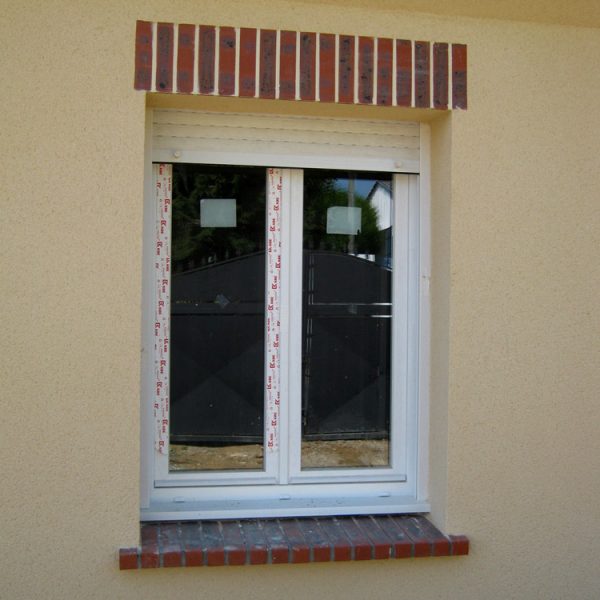 Fourniture et pose d'une fenêtre PVC double vitrage avec volet roulant électrique