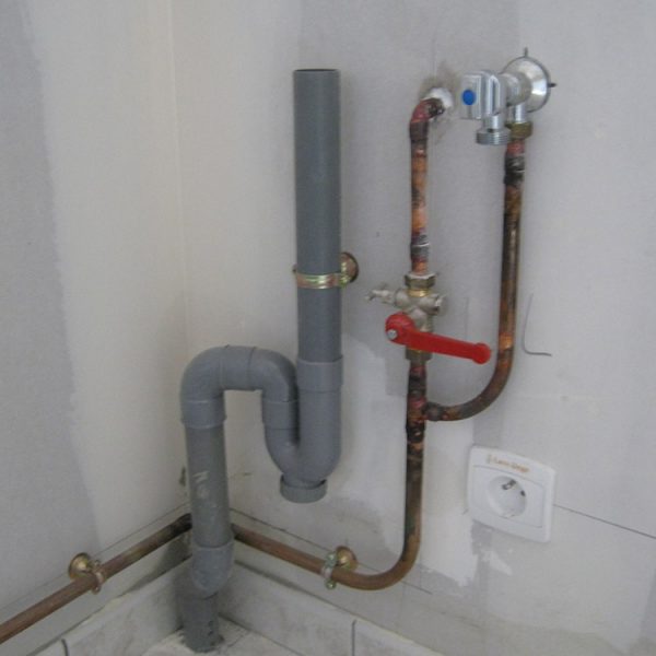 Alimentation en attention pour lave linge et départ avec vanne de coupure pour robinet extérieur de puisage