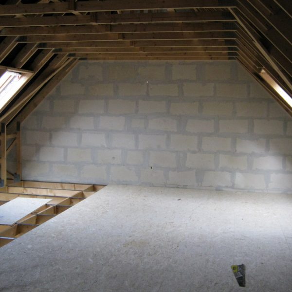 Réalisation d'un comble , pose d'un plancher bois en OSB