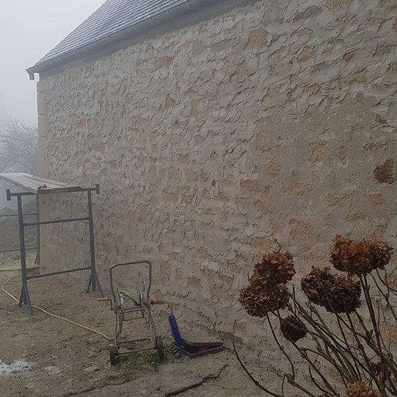 Réalisation de joints sur plaquage pierre ancienne