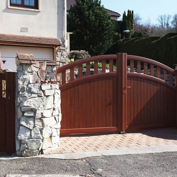 Portail extérieur en bois